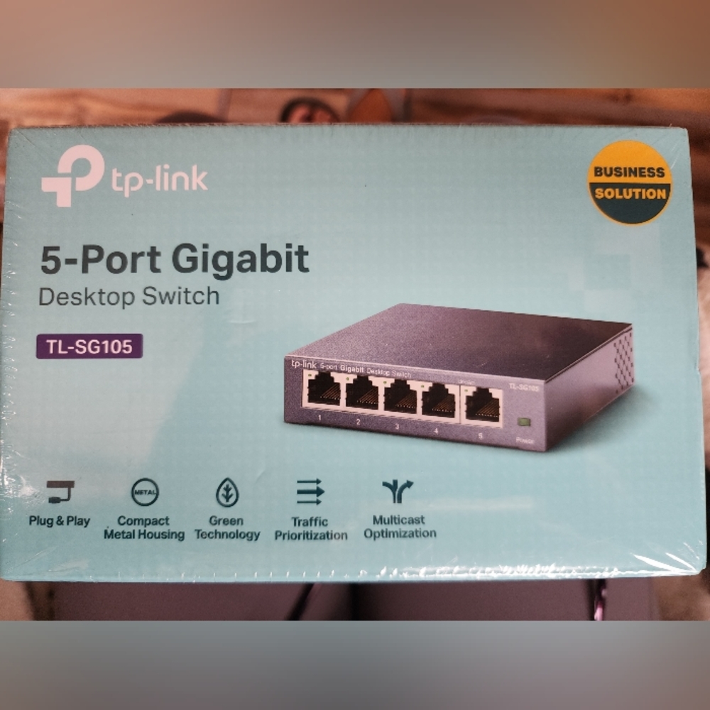 NEW tp-link 5-Port Gigabit Ethernet Desktop Switch TL-SG105 w/AC, Unopened Box